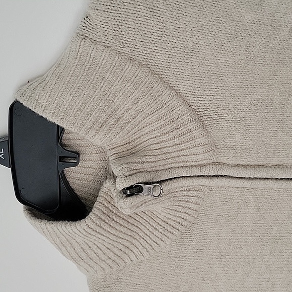 Amazon Essentials Men's Long-Sleeve Soft Touch Quarter-Zip Sweater - Picture 7 of 11